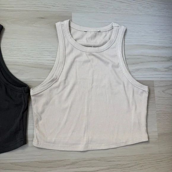 2x Sleeveless Tank Tops - Picture 6 of 7